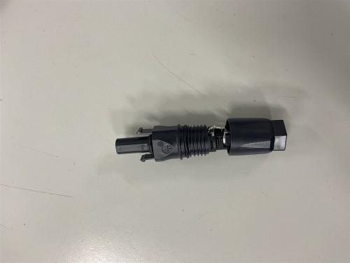 Czarne plastikowe złącze akumulatorowe