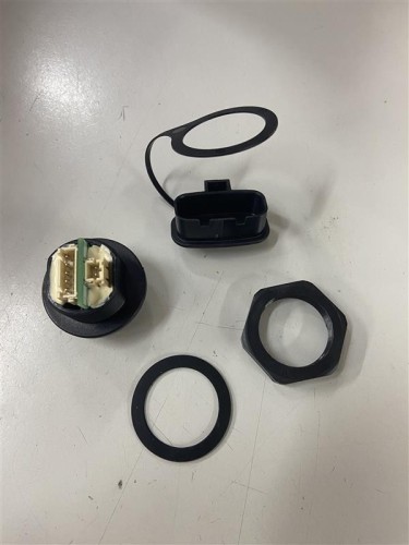 Goodwe_black plastic connector
